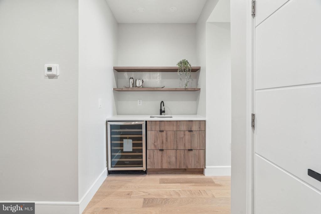 335 FOUNTAIN STREET Unit: B