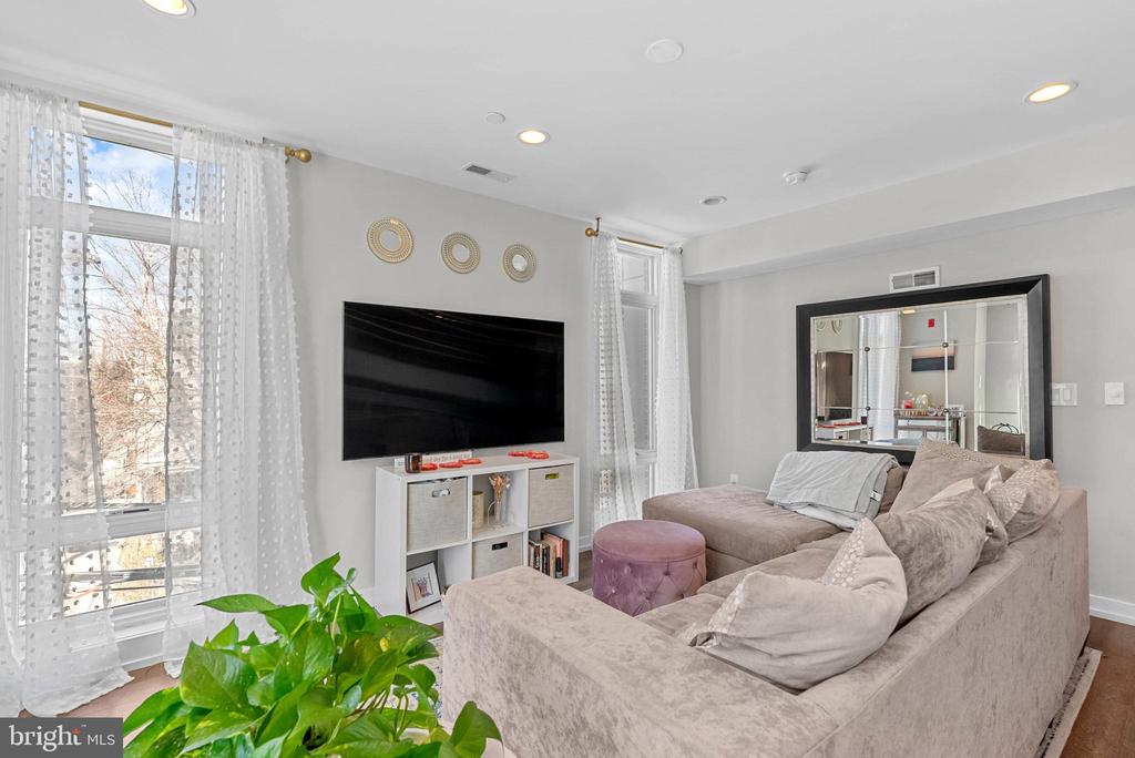 769 N UBER STREET Unit: 3