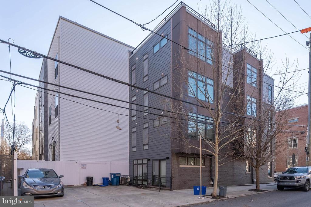 769 N UBER STREET Unit: 3