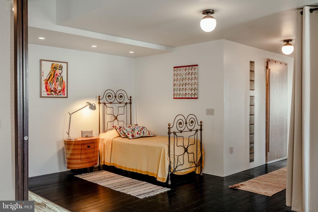 241 CHESTNUT STREET Unit: F
