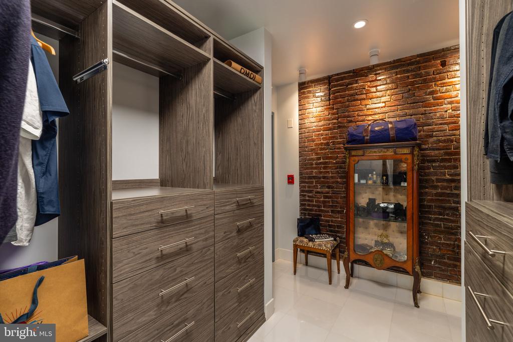 241 CHESTNUT STREET Unit: F