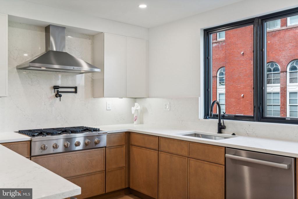 926 S BONSALL STREET