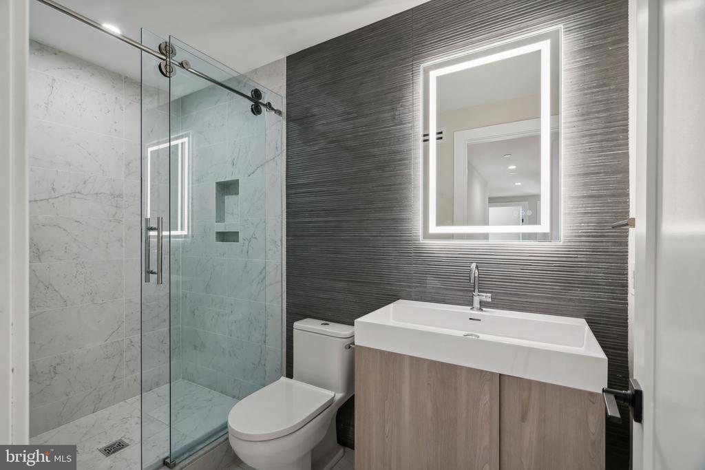 160 N 2ND STREET Unit: 601