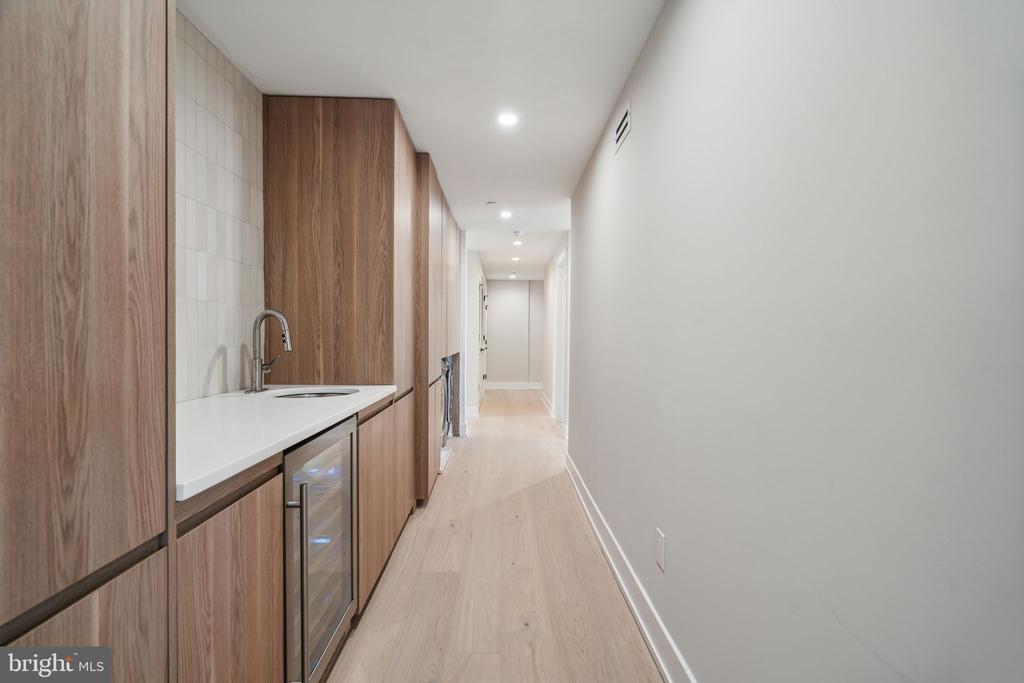 160 N 2ND STREET Unit: 601