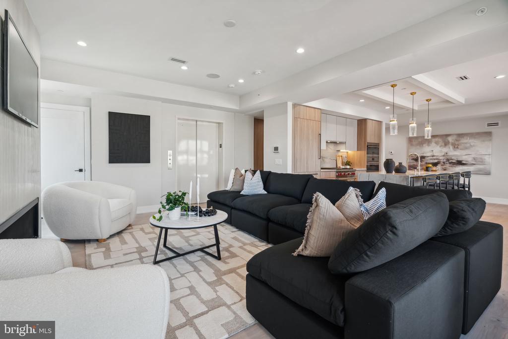 160 N 2ND STREET Unit: 601
