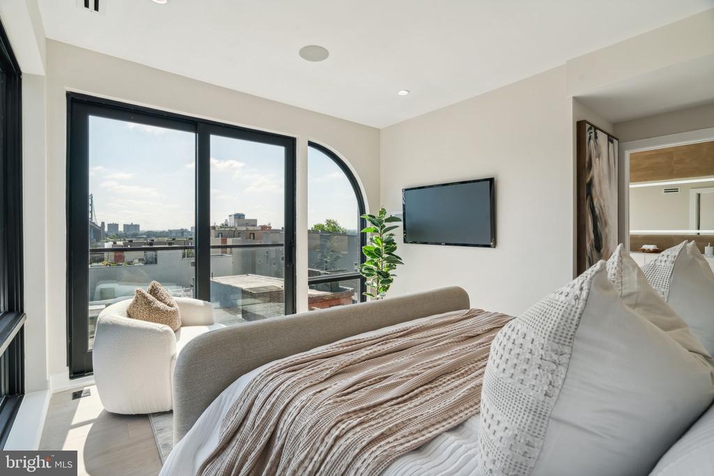 160 N 2ND STREET Unit: 601