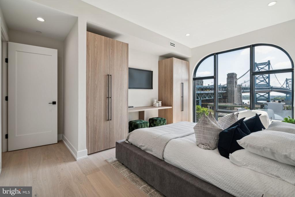160 N 2ND STREET Unit: 601