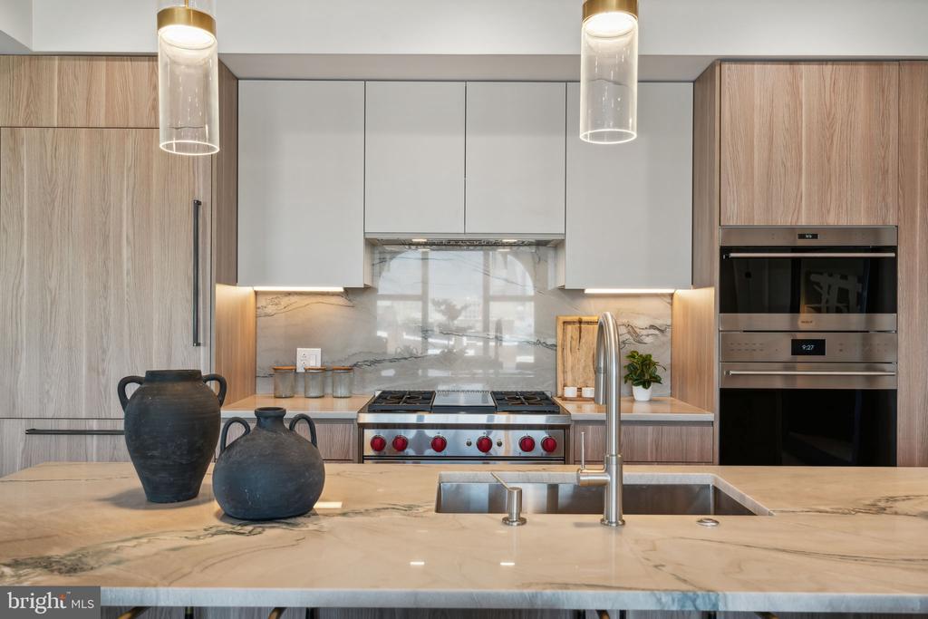 160 N 2ND STREET Unit: 601
