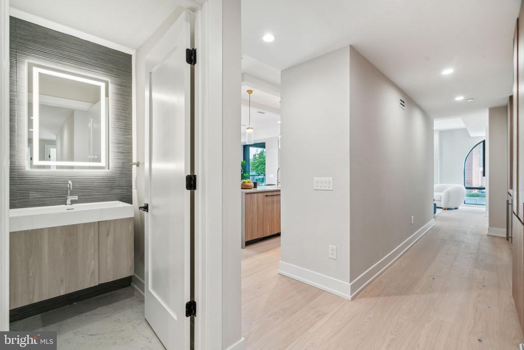 160 N 2ND STREET Unit: 601