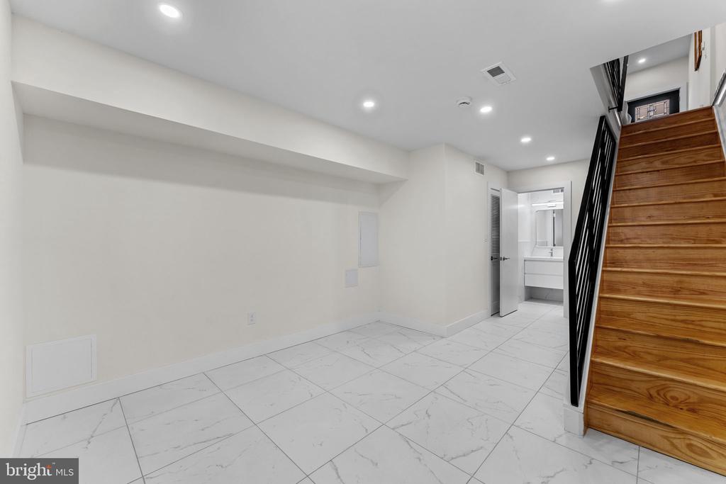 2355 GERRITT STREET