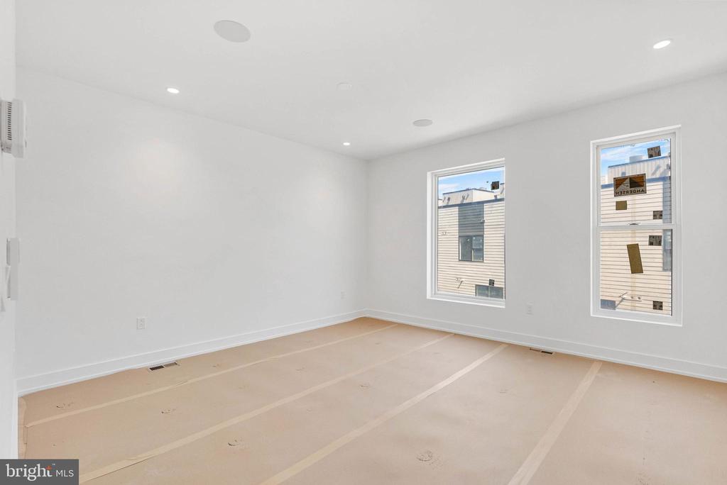 600 FAIRMOUNT AVENUE Unit: J4