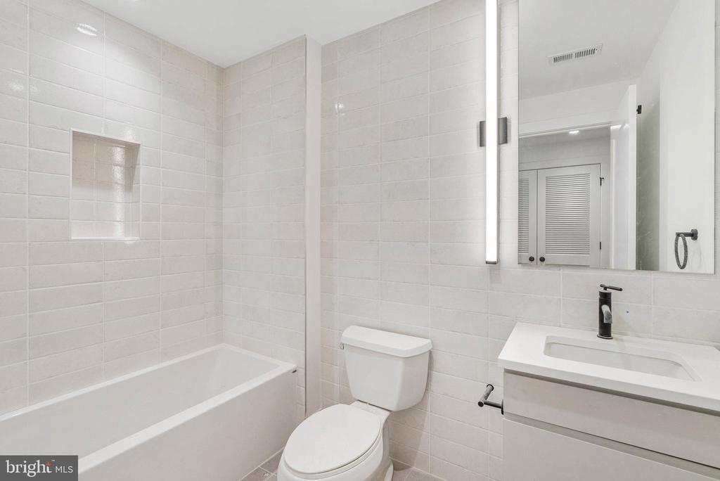 600 FAIRMOUNT AVENUE Unit: J4