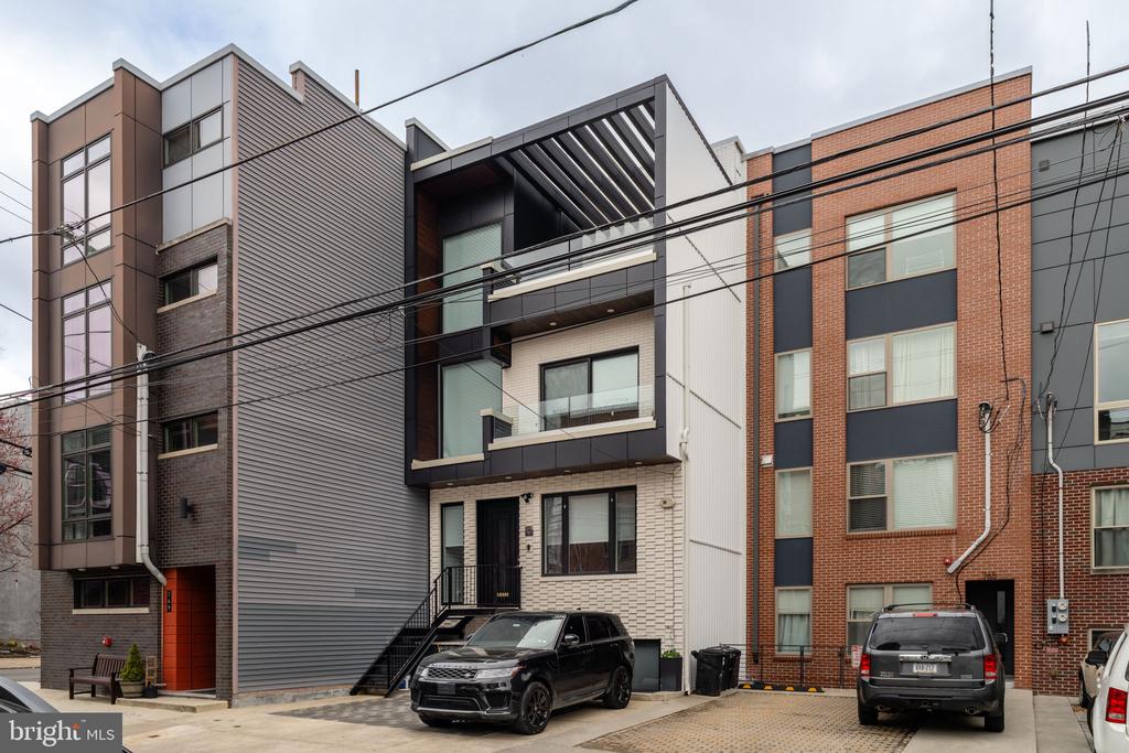 767 N UBER STREET