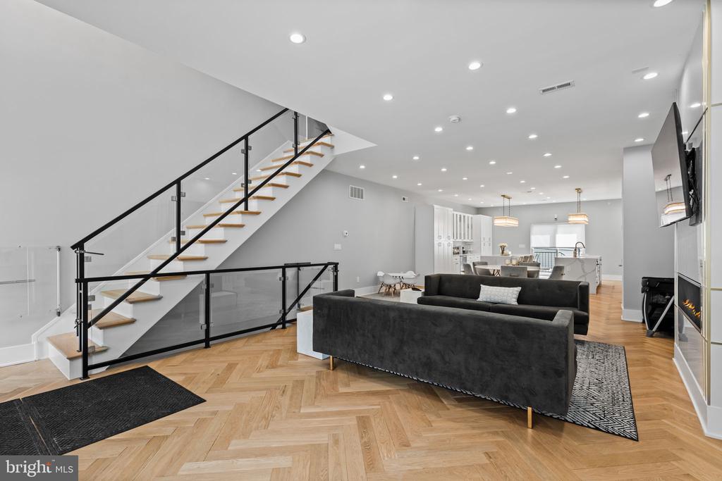 767 N UBER STREET