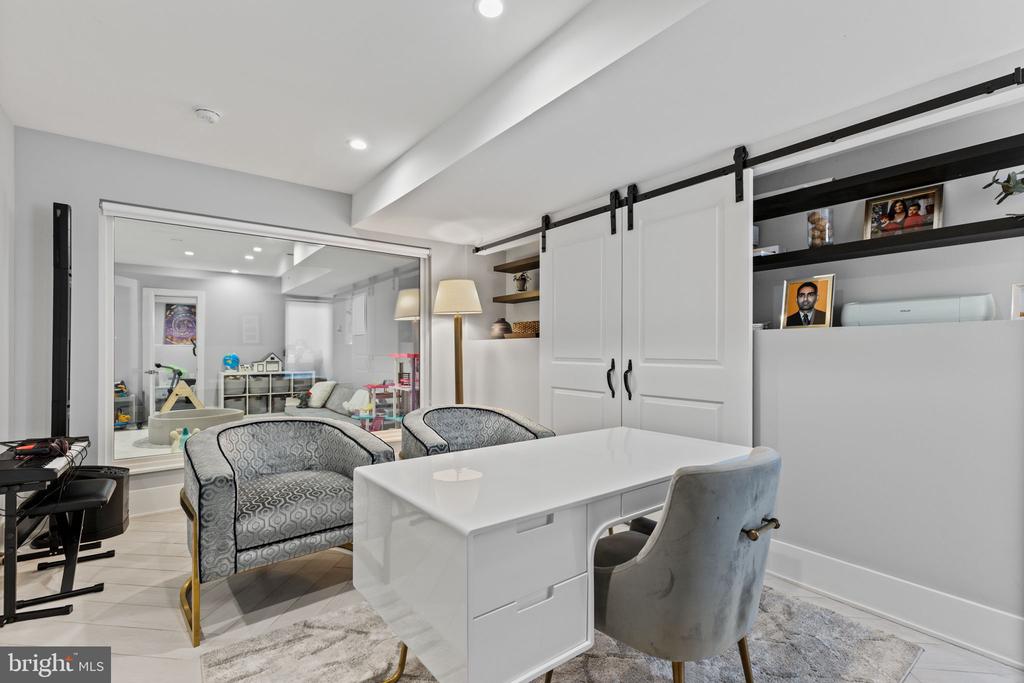 767 N UBER STREET