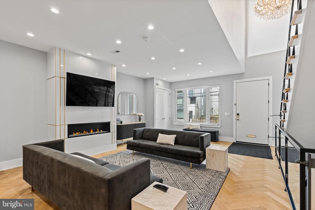 767 N UBER STREET