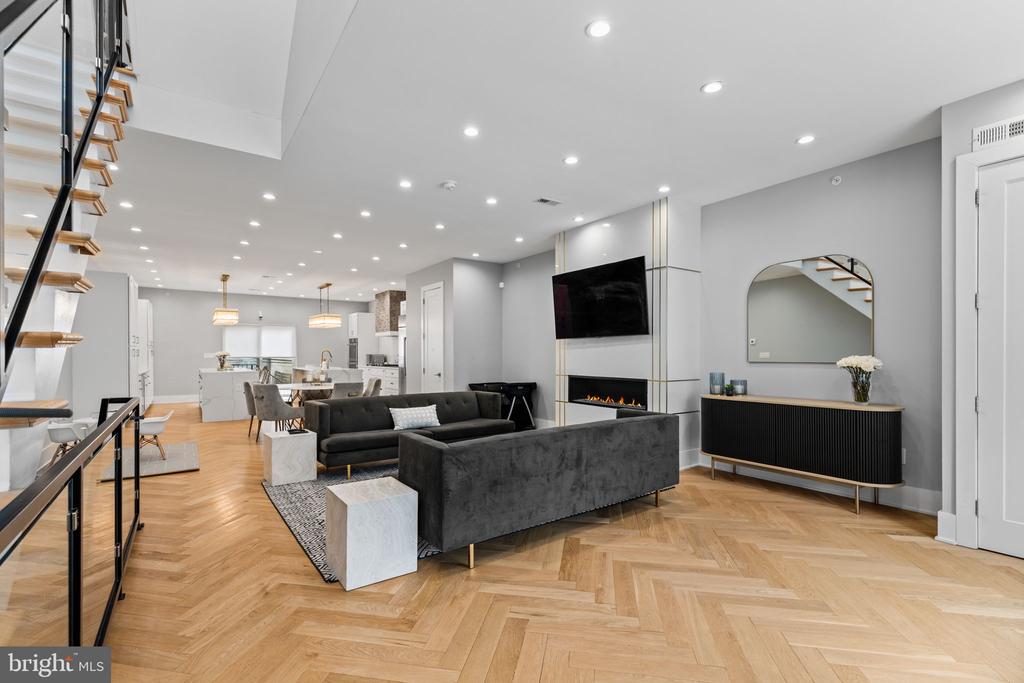 767 N UBER STREET