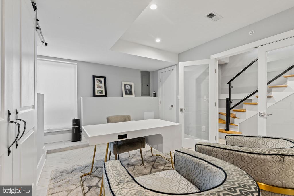 767 N UBER STREET