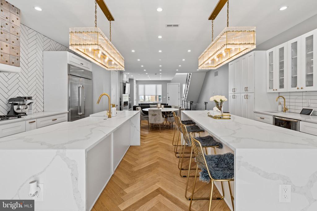 767 N UBER STREET