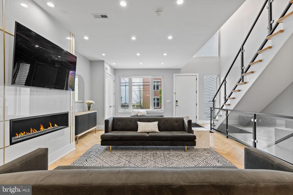 767 N UBER STREET