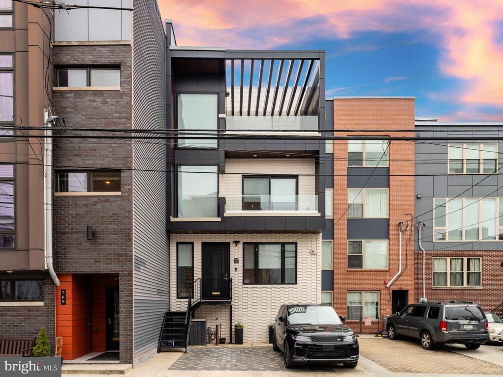 767 N UBER STREET