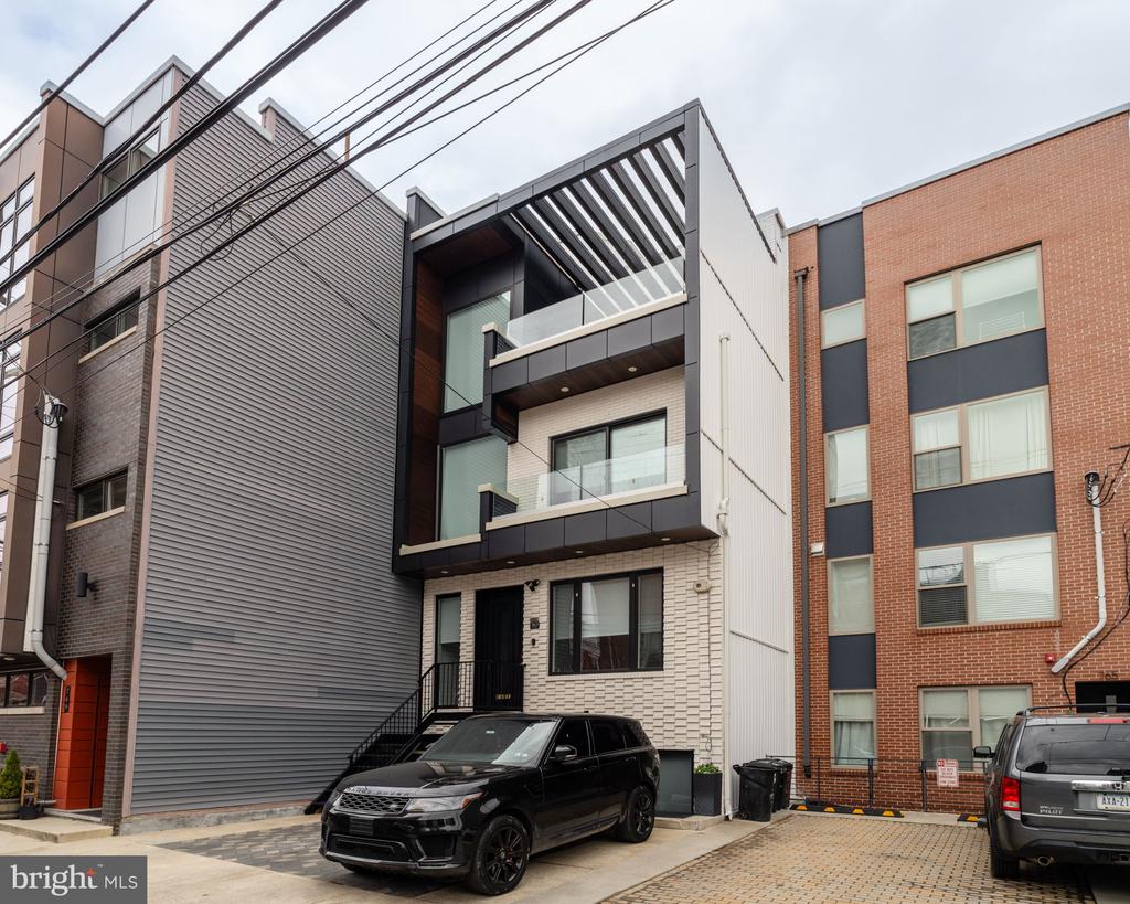 767 N UBER STREET