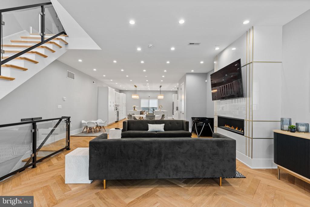 767 N UBER STREET