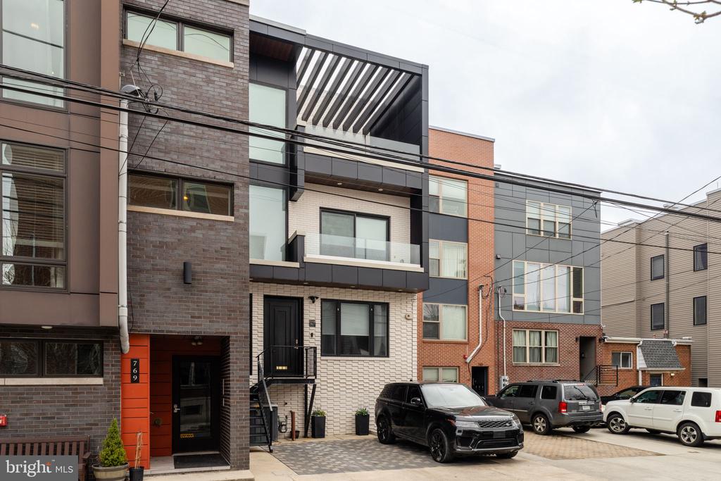 767 N UBER STREET
