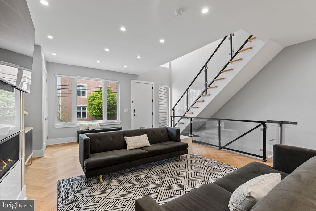 767 N UBER STREET