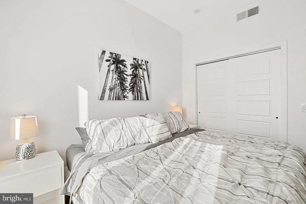 1735 S 23RD STREET Unit: 5