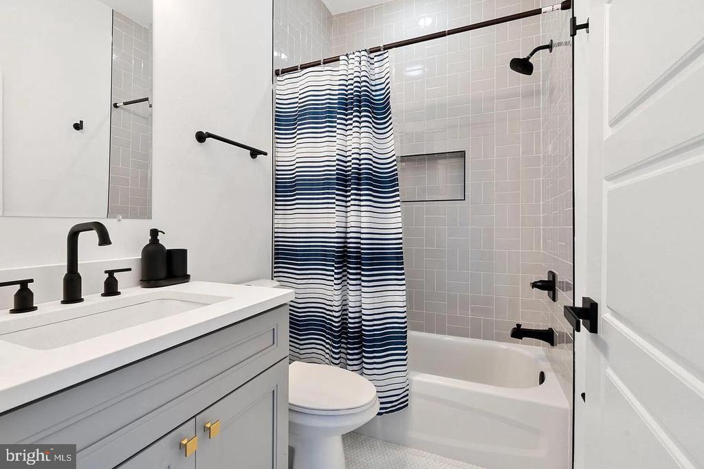 1735 S 23RD STREET Unit: 5
