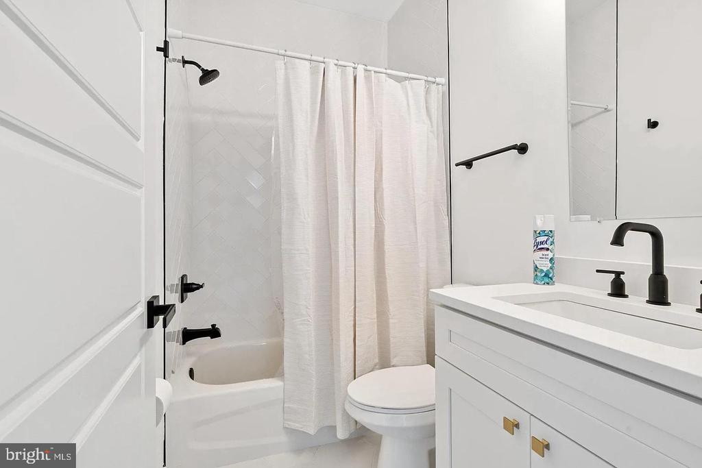 1735 S 23RD STREET Unit: 5