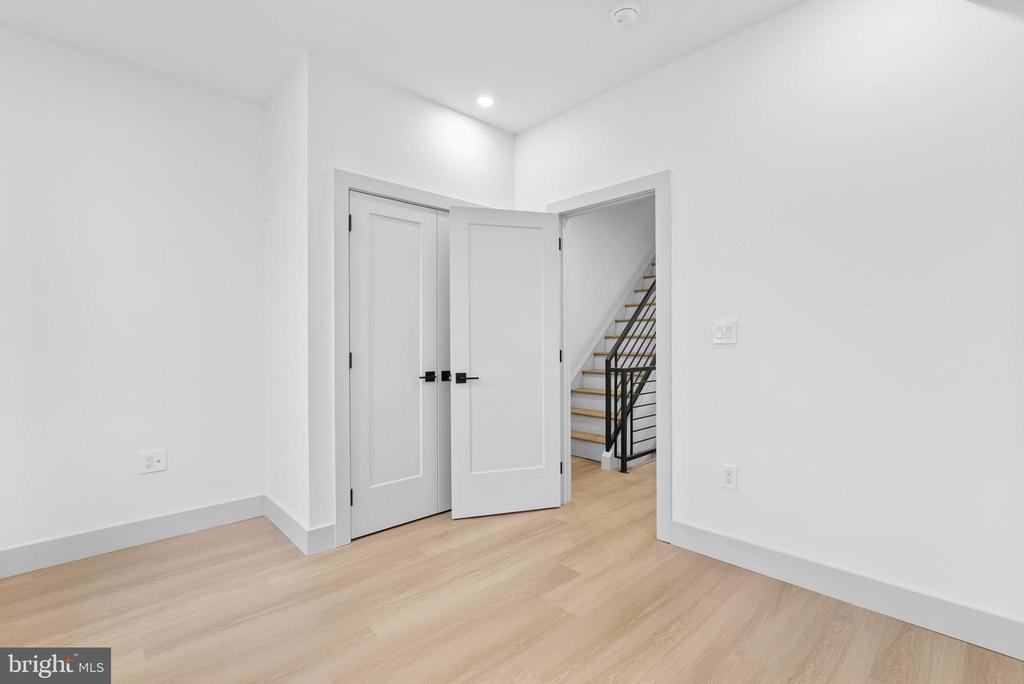 613 MERCY STREET