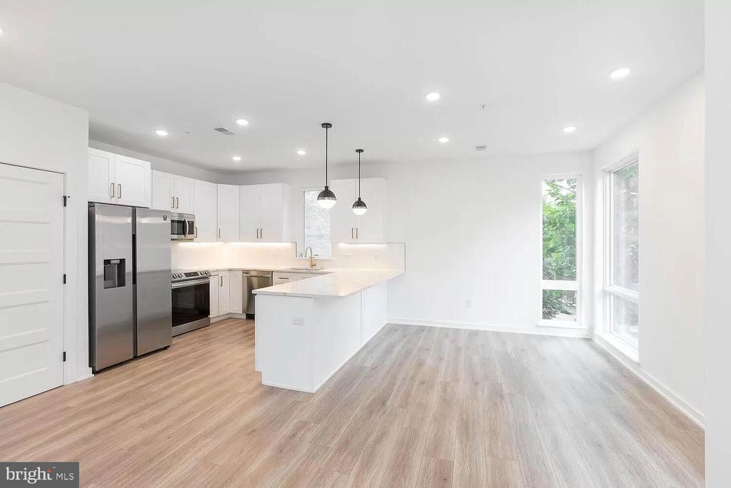 719 N 16TH STREET Unit: 4