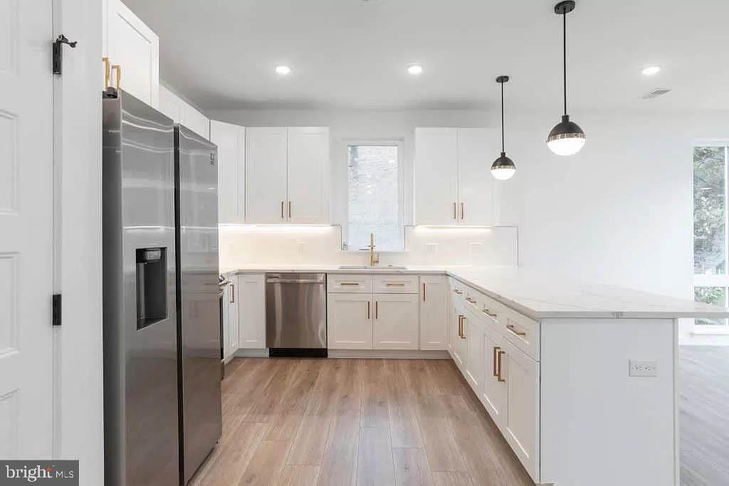 719 N 16TH STREET Unit: 4
