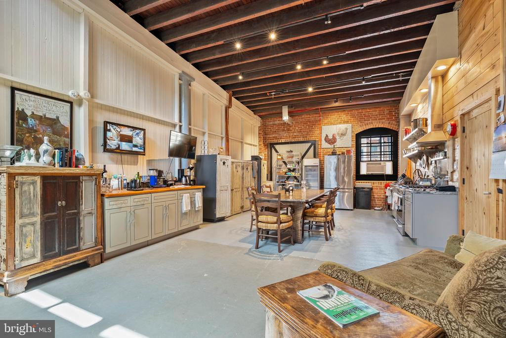 1521 N 31ST STREET Unit: 300