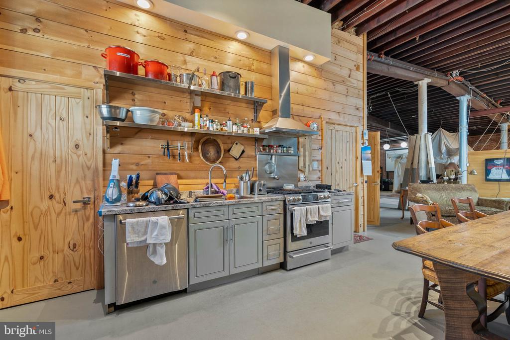1521 N 31ST STREET Unit: 300