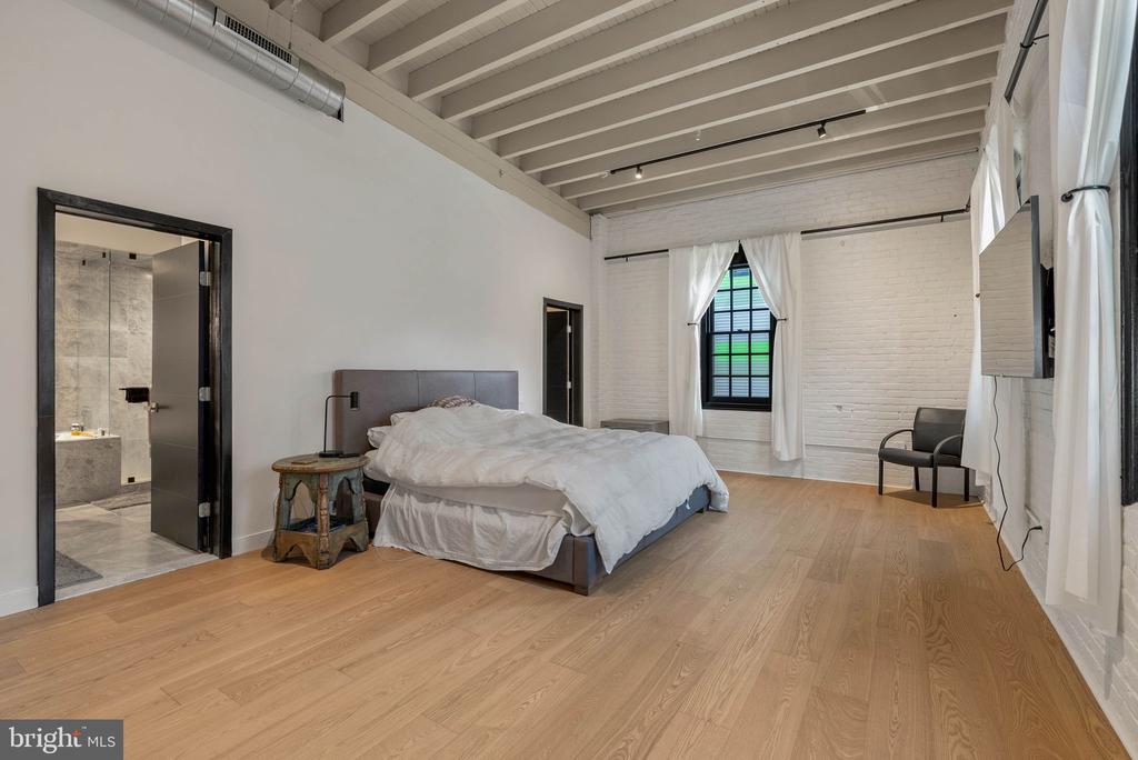1521 N 31ST STREET Unit: 300