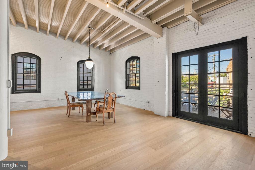1521 N 31ST STREET Unit: 300