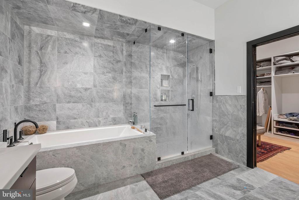1521 N 31ST STREET Unit: 300