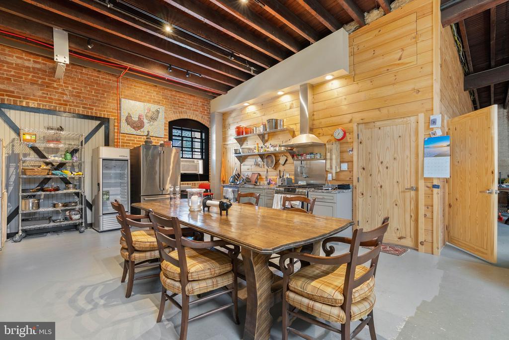 1521 N 31ST STREET Unit: 300
