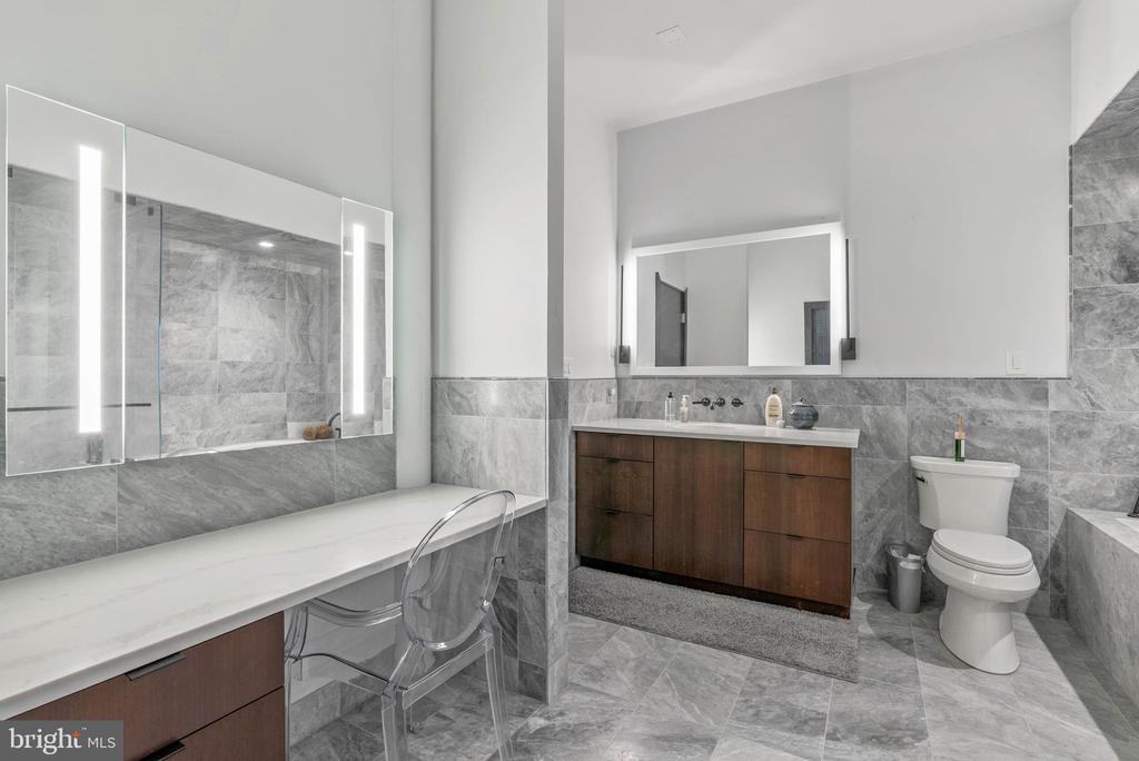 1521 N 31ST STREET Unit: 300