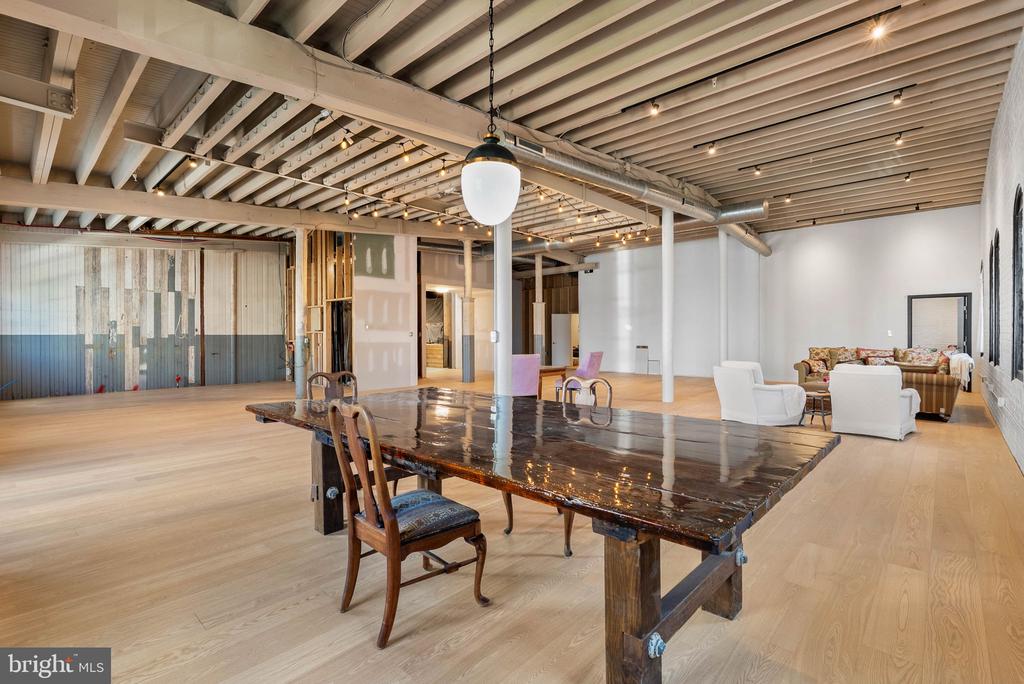 1521 N 31ST STREET Unit: 300