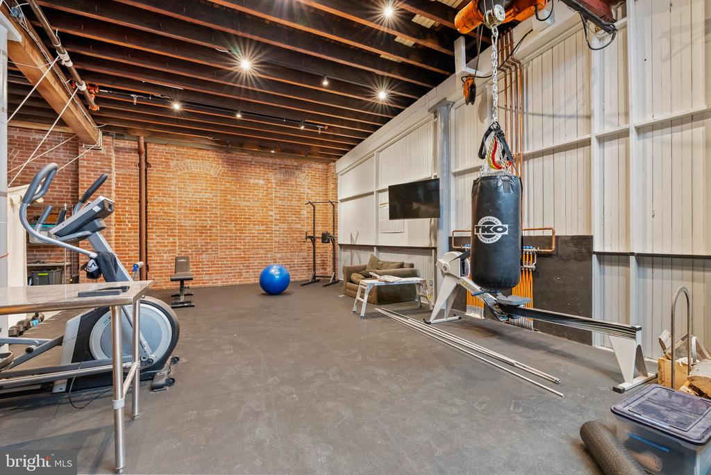 1521 N 31ST STREET Unit: 300