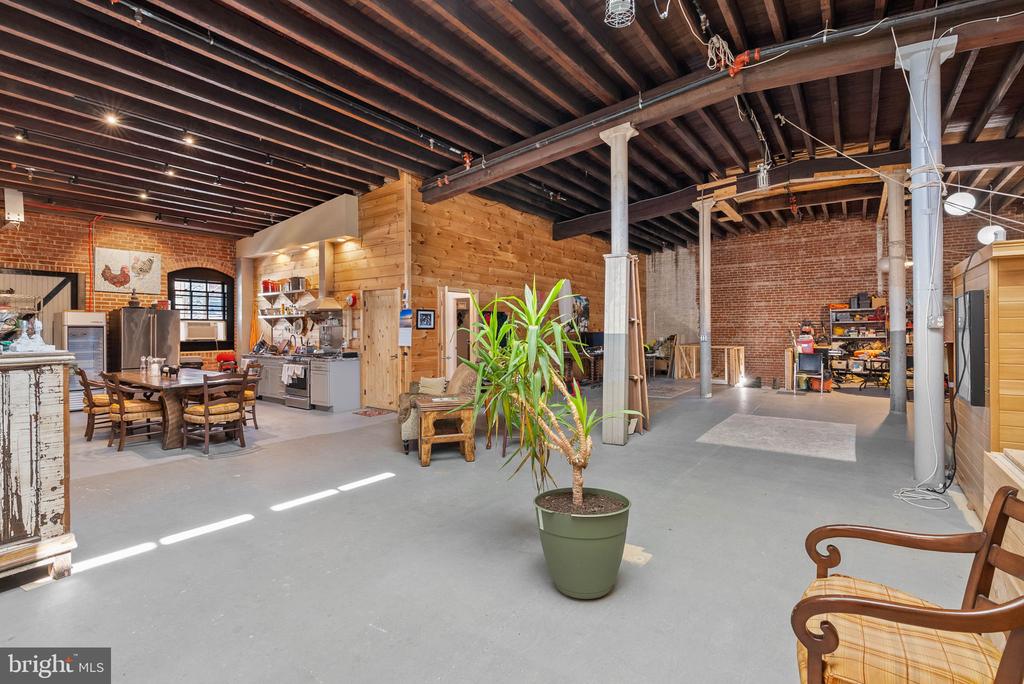1521 N 31ST STREET Unit: 300