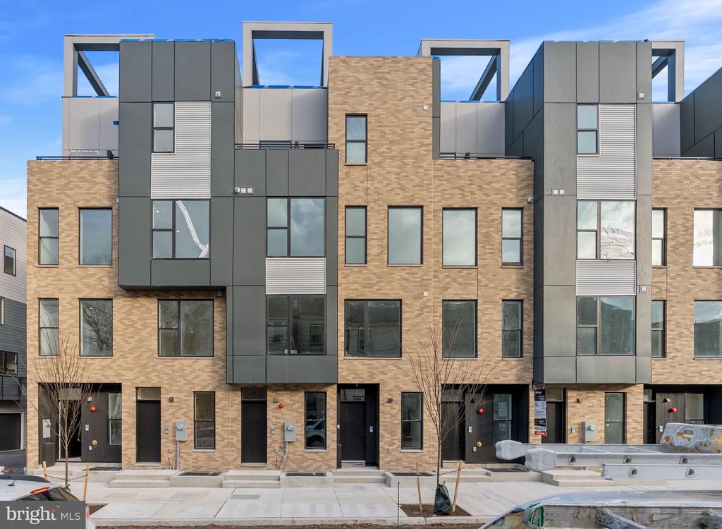 635 7TH STREET N Unit: B2B
