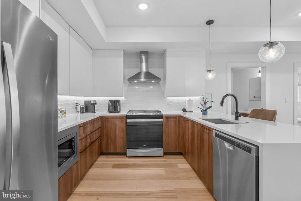 1723 FRANCIS STREET Unit: 4E