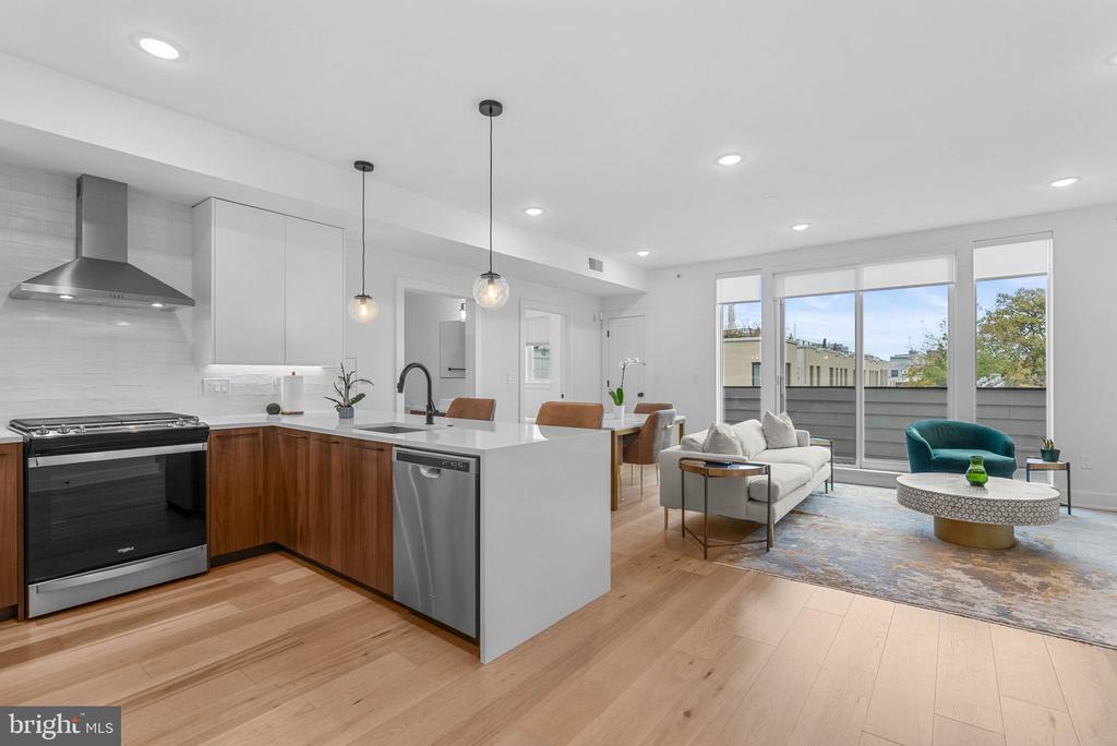 1723 FRANCIS STREET Unit: 4E