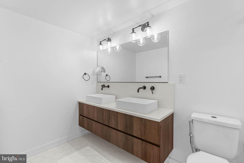 1723 FRANCIS STREET Unit: 4E