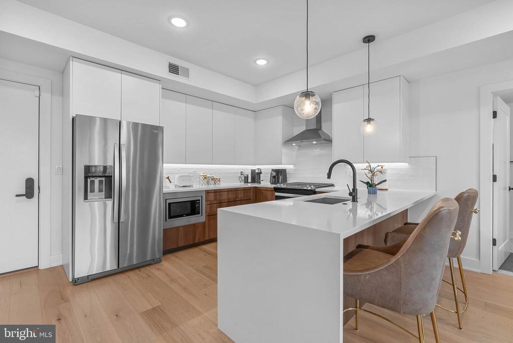 1723 FRANCIS STREET Unit: 4E